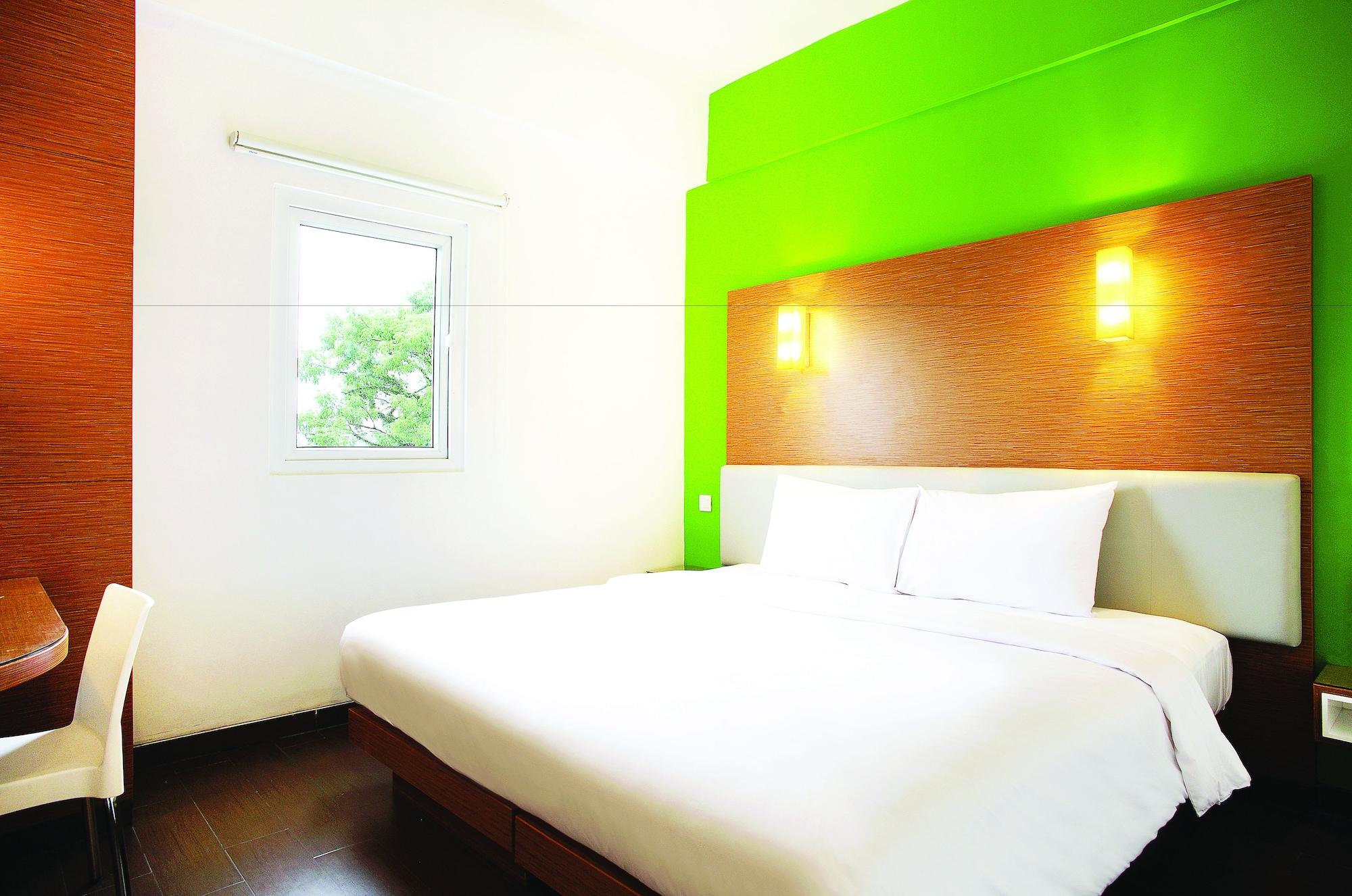 Amaris Hotel Darmo Surabaya Exterior photo
